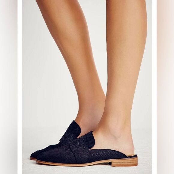 Free People At Ease Loafer Mule Reptile Embossed Suede Black Leather Shoes 7 NEW - Picture 1 of 5